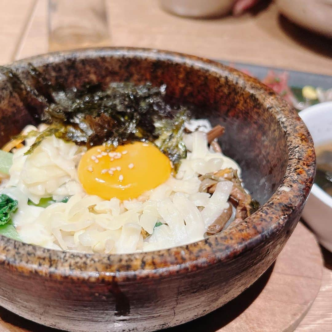 葉月里緒奈さんのインスタグラム写真 - (葉月里緒奈Instagram)「JDとランチ。 いつもの事だけど、食べ過ぎた。 #韓国料理 #吾照里#吾照里ウィング高輪店 #盛岡冷麺 #ハラミ定食#石焼きチーズビビンバ #海鮮スンデュブ #お腹いっぱい#rionahazuki」9月18日 23時07分 - riona_hazuki