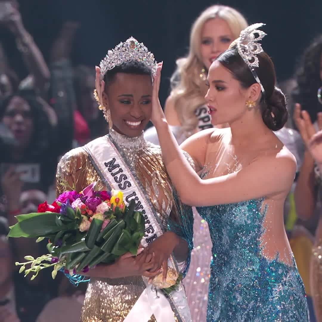 イリス・ミトゥネールのインスタグラム：「Happy Birthday Miss Universe 2019, Zozi Tunzi! 🇿🇦❤️ @zozitunzi」