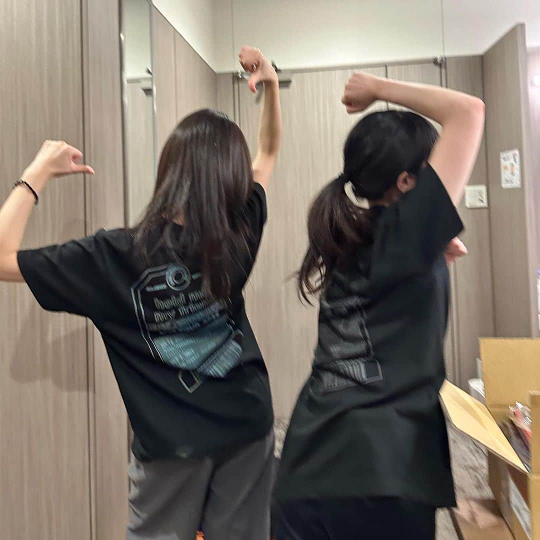 神野友亜さんのインスタグラム写真 - (神野友亜Instagram)「2023.9.18  SARD UNDERGROUND LIVE TOUR 2023 [hold me, my friend]  Tokyo Zepp Haneda！！ デビュー日にライブができたこと… 四周年も皆さんと迎えられたこと… 幸せを噛み締めた一日でした。 いつもあたたかい応援をありがとうございます。  たくさんの思い出を抱き締めて、 本日から五周年に向けてスタートします❤️‍🔥 これからも、どうぞよろしくお願いします。」9月18日 23時01分 - yua_sard