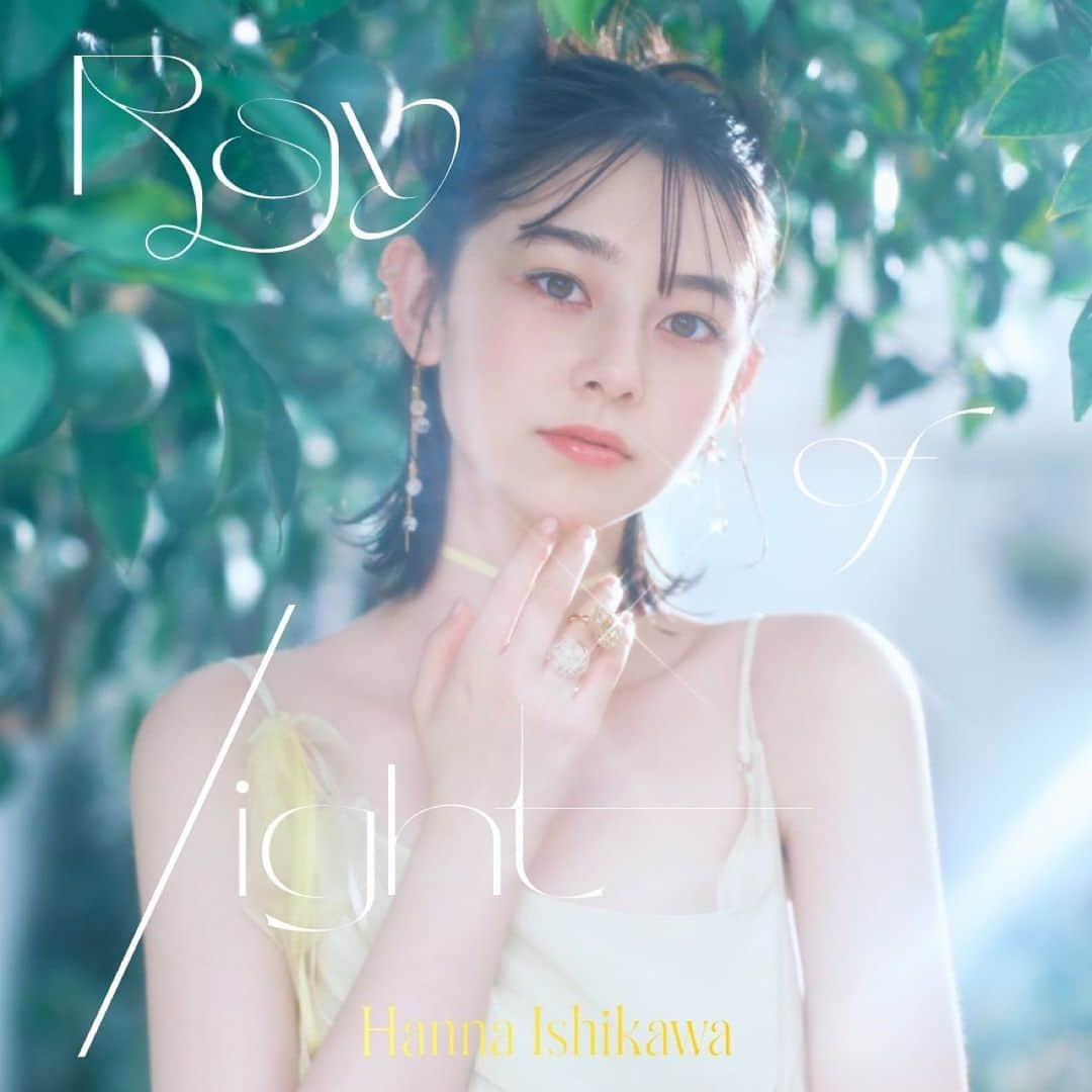 石川花のインスタグラム：「9.20リリースされます「RAY OF LIGHT」 お楽しみに！💡」