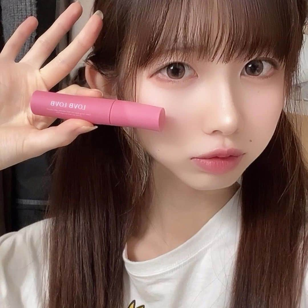 皆藤悠柚さんのインスタグラム写真 - (皆藤悠柚Instagram)「普段買わないようなブルベ系のリップ使ってみたら！めっちゃしっくりきてしまったっ😳💞 ファンデも気になってたカラー🤤🫶  #コスメ #パーソナルカラー #05년생 #립스타그램 #메이크업 #HOTPING #HOTPINGコスメ #lovblovb」9月18日 23時03分 - yuuyu_114