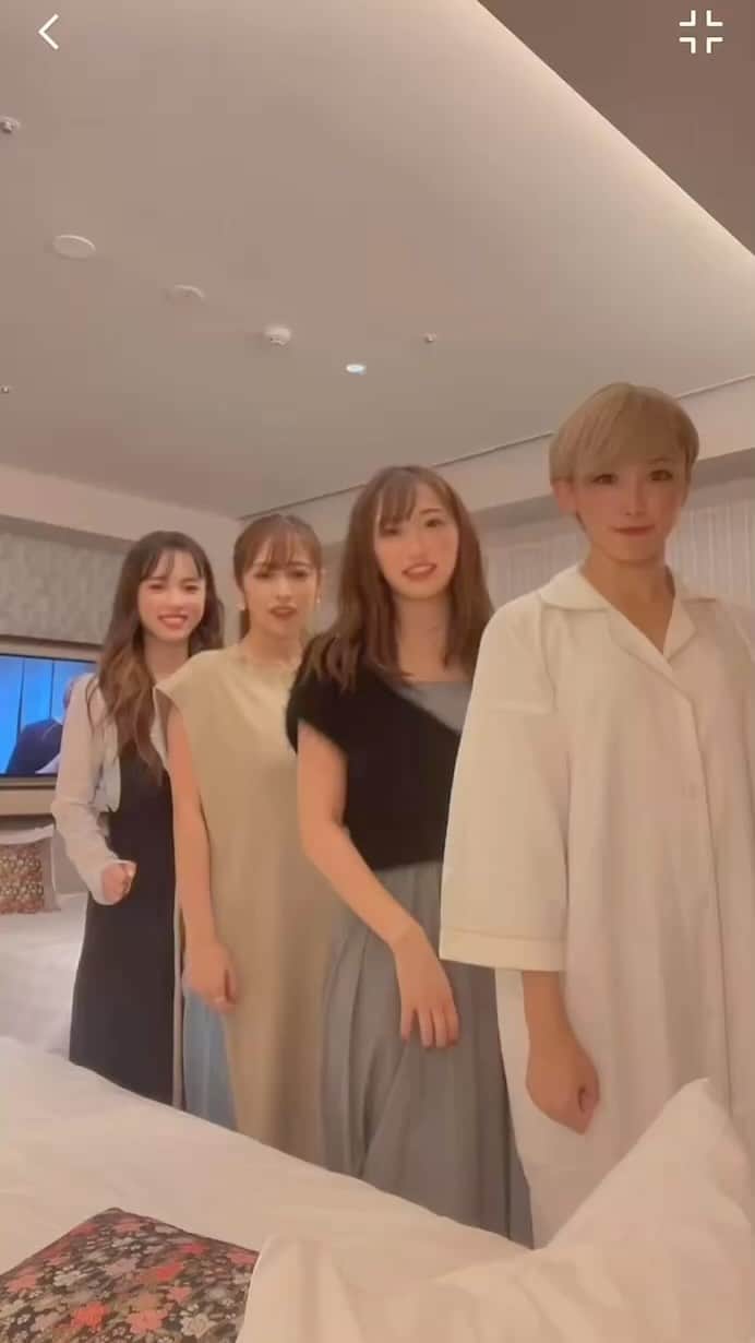 yokoのインスタグラム：「みんながプレゼントしてくれた大阪旅 楽しくて楽しくて終わってほしく無かったな😢  #伊集院クラス  #エンタメ活動を止めない #burlesque#バーレスク東京#ダンサー#透明少女#ショーダンサー#blue#showdancer#model#hairmake#makeup#love#ootd#fashion#instagood#instalike#instafashion#tokyo#white #오오티디‭#셀카 #お洒落さんと繋がりたい#カメラ好きな人と繋がりたい#モデル#東京」