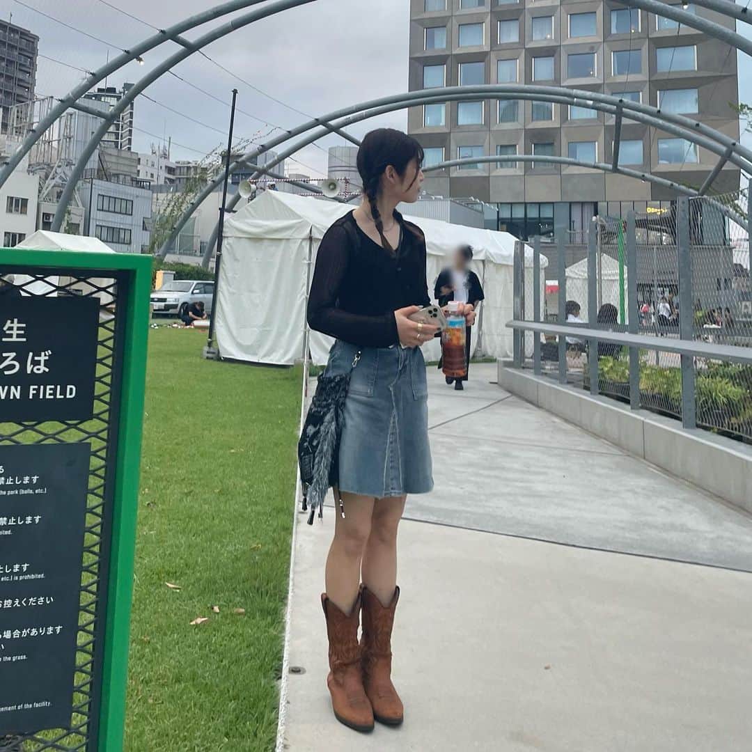 佐久間采那のインスタグラム：「.  平成女児だからラブ and ベリーにときめき止まらない👶💖  湿気に完敗して三つ編みしたら女児感強まった日👊  全員iPhoneケースにポケモンパンのシール貼ってたの面白かったネ（⌒_⌒）」
