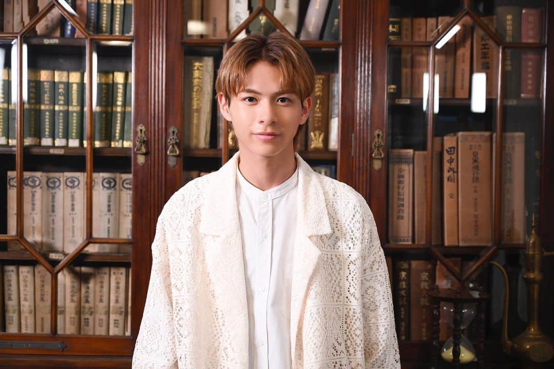 小宮璃央のインスタグラム：「ABCテレビ(関西)テレビ朝日(関東)にて10月放送スタート ｢18歳、新妻、不倫します。｣  三条 周役を努めさせていただきます！  明花に向かって気持ちをストレートに伝えていく周を皆さんにお届け出来たらと思います。 宜しくお願い致します！」