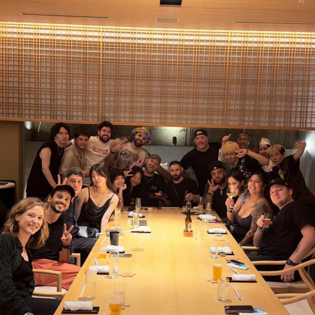 のインスタグラム：「Love u guys😂♥️🪽」