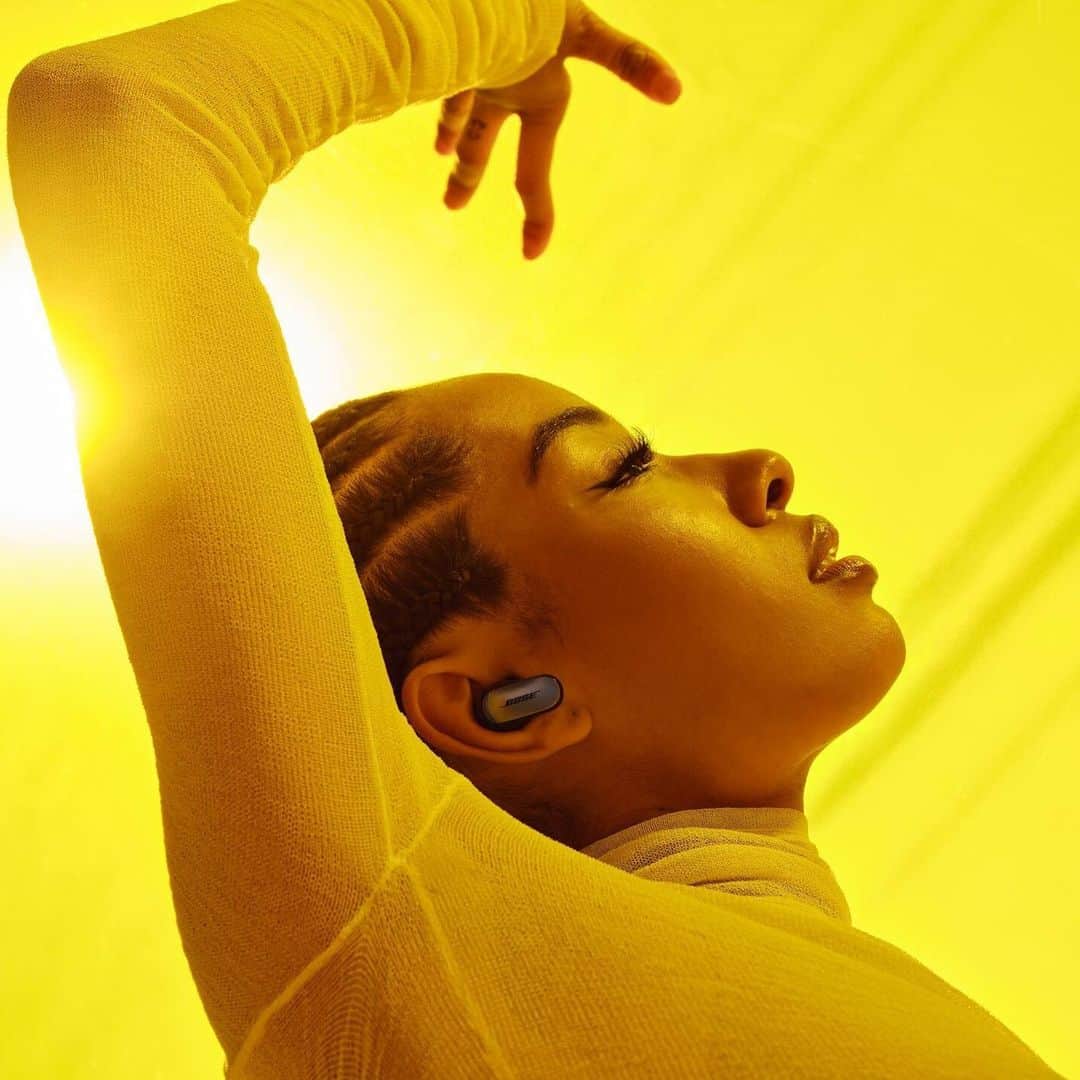 のインスタグラム：「World-class noise cancellation meets breakthrough spatialized audio. Say "hello" to the new QuietComfort Ultra Earbuds. #SoundIsPower」