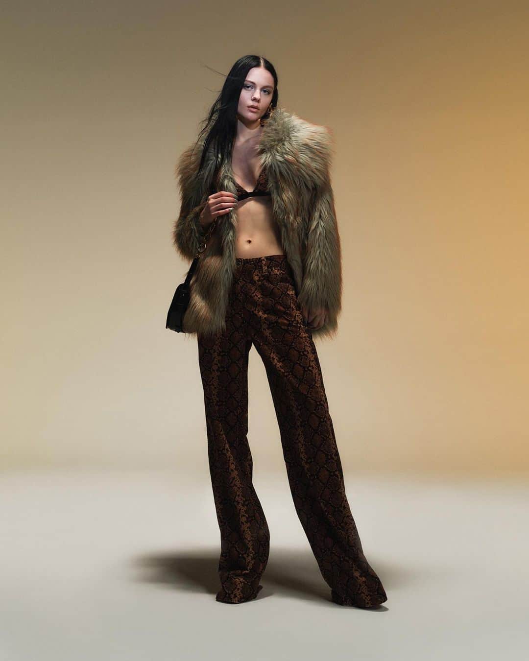 のインスタグラム：「Time to get ready for Fall: shop your new #PINKO look! #FW23」