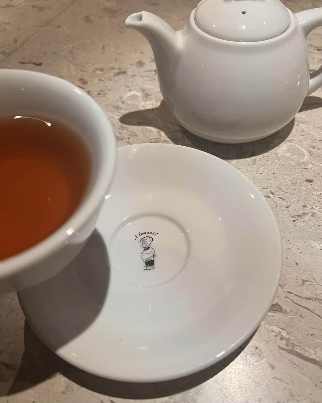 伊藤友季子さんのインスタグラム写真 - (伊藤友季子Instagram)「🍕🌳 　 今月オープンした @trunkhotel_yoyogipark  の1階にあるピザ屋さん Pizzeria e Trattoria L’Omberico. 　 薪釜で作られたピザが絶品で サラダもパスタもぺろりでした🍝 トリッパのトマト煮込みを撮り忘れた。。 　 ティーカップの下から出てきたのは お店の名前から名づけられた 「ベリオ君」だそうです笑 （お店のお姉さんが教えてくれました） そんな遊び心も楽しい♪ 　 都会的で洗練されていながら 自然を感じられる温もりがあって 目の前の公園と調和するような 落ち着く空間でした🌿 テラス席も気持ち良さそう🐕 　 いつか泊まって 上のプールも見てみたい🍹 　 　 #ユキコーデ　 blouse/pants #celford 　 #トランクホテル #トランクホテル代々木公園 #東京ホテル #ピザ #東京グルメ #秋コーデ #trunkhotel #trunkhotelyoyogipark #tokyohotel #celford_we_love #tokyo #tokyodinner」9月18日 23時28分 - yukiko_xx