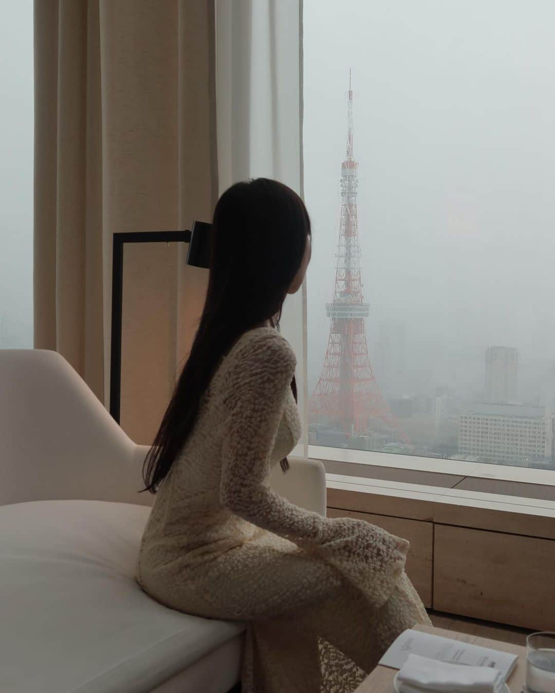 梯真奈美さんのインスタグラム写真 - (梯真奈美Instagram)「しっとりした雨の日の東京タワーもたまには良い。♡  #editiontokyo #editiontoranomon  #theeditionhotel」9月18日 23時42分 - official_manami