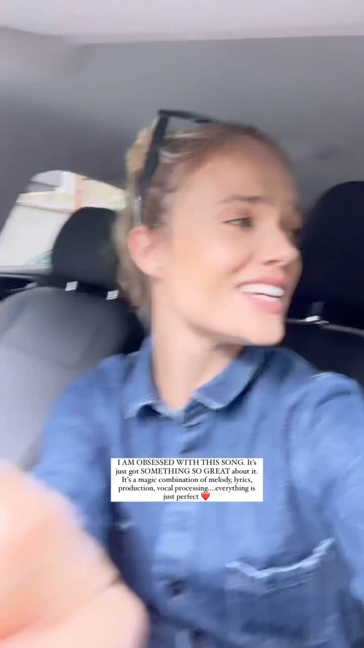 フローリーのインスタグラム：「Anyone else? @kenyagrace 🙌🏼❤️」