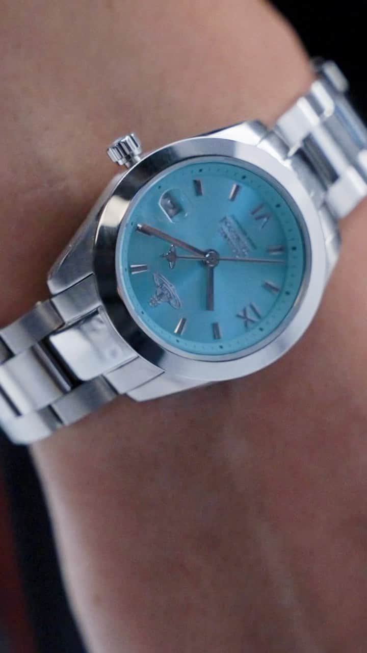 のインスタグラム：「Our Fenchurch watch is available in three colourways.⁠ ⁠ Now available across our boutiques.⁠ ⁠ #VWAW2324 #TimeMachine」