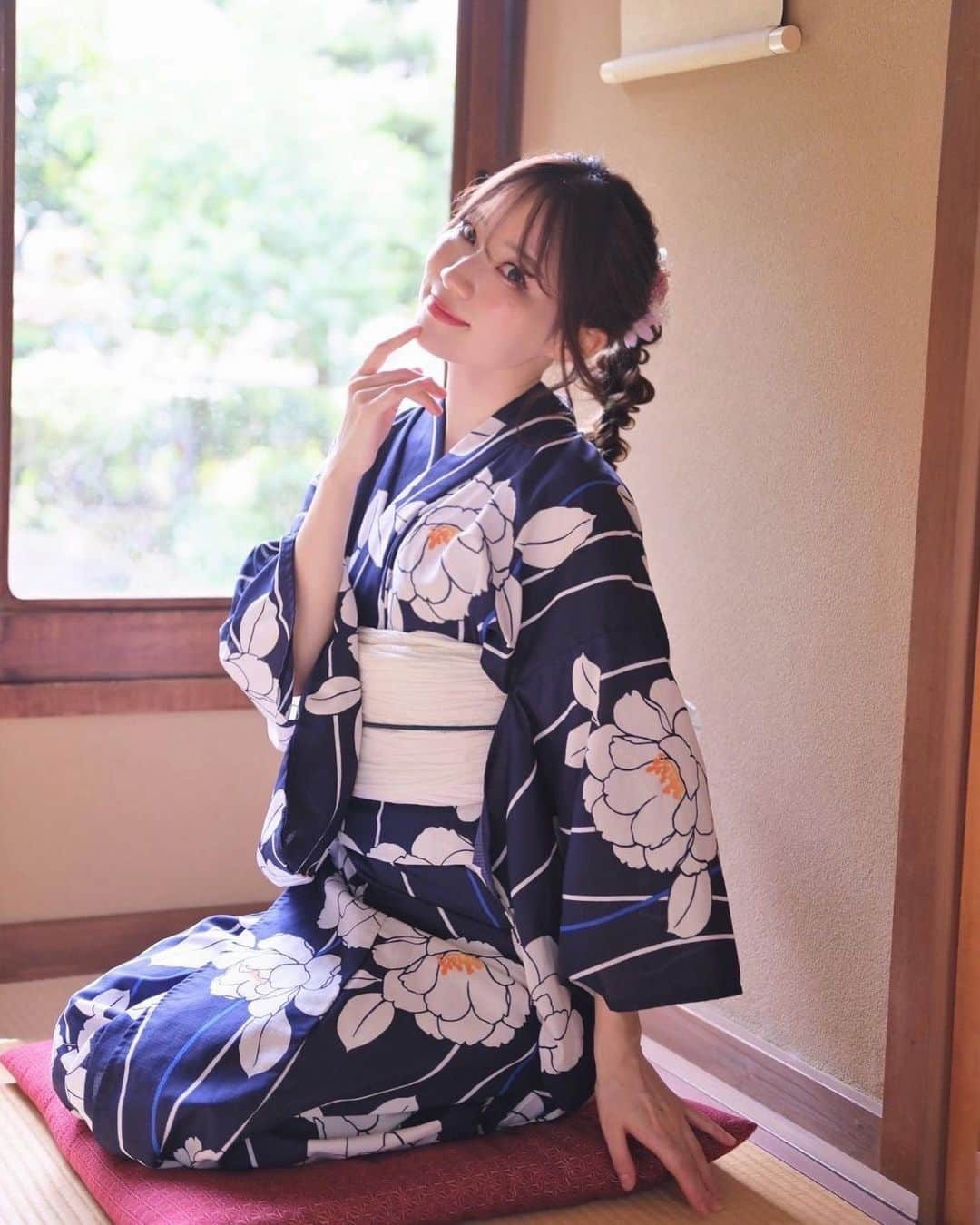 小越しほみさんのインスタグラム写真 - (小越しほみInstagram)「最後の夏を探しに ふらっとどこかに行きたいけど 宿題がまだ残ってるのであと少しだけ️🌙  .  ɢᵒᵒᵈ ɴⁱᵍʰᵗ🐑  .  .  .  .  #撮影会 #モーメント撮影会 #撮影 #モデル #浴衣 #浴衣女子 #浴衣ヘア #浴衣ヘアアレンジ #浴衣レンタル #浴衣コーデ #ゆかた #ゆかた女子 #ゆかたヘア #ゆかたコーデ #yukata #kimono #wafuku #japanesegirl #古民家 #古民家スタジオ #上大岡 #上大岡スタジオ #縁側 #縁側のある家 #撮影会モデル #和服 #水車屋 #ポートレート #portrait #model」9月18日 23時47分 - shihomi1129