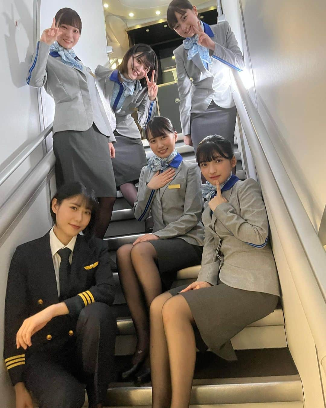 蛭田愛梨さんのインスタグラム写真 - (蛭田愛梨Instagram)「✈️☁️  YouTube撮影の時メイクさんが撮ってくれた📷  @ana.japan  #ANA #airport」9月18日 23時51分 - hiruta_airi