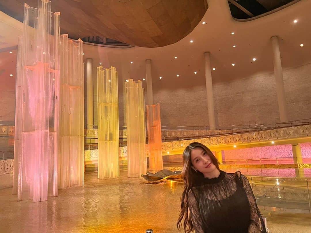 のインスタグラム：「. 今夜の私✨️ ほんの少しの時間ですが 尊敬している大好きな方々と 本当にひさしぶりにお会いして 夢のような時間を 御一緒することが出来ました😭✨️✨️ 協力してくれた家族に 心から感謝しています😌🙏✨️✨️ . 今気づいたけれど… 髪、伸びたなぁ😳💡 姉が巻いてくれました🥰」