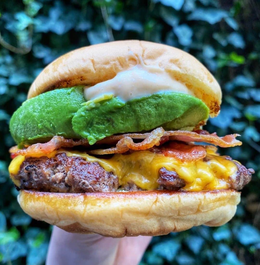 SHAKE SHACKさんのインスタグラム写真 - (SHAKE SHACKInstagram)「Celebrating #nationalcheeseburger day five different ways 🍔 Which are you choosing?  📸 2: fooddujour  📸 3 and 5: dccheapeats  📸 4: foodjunkiesnyc」9月19日 0時00分 - shakeshack