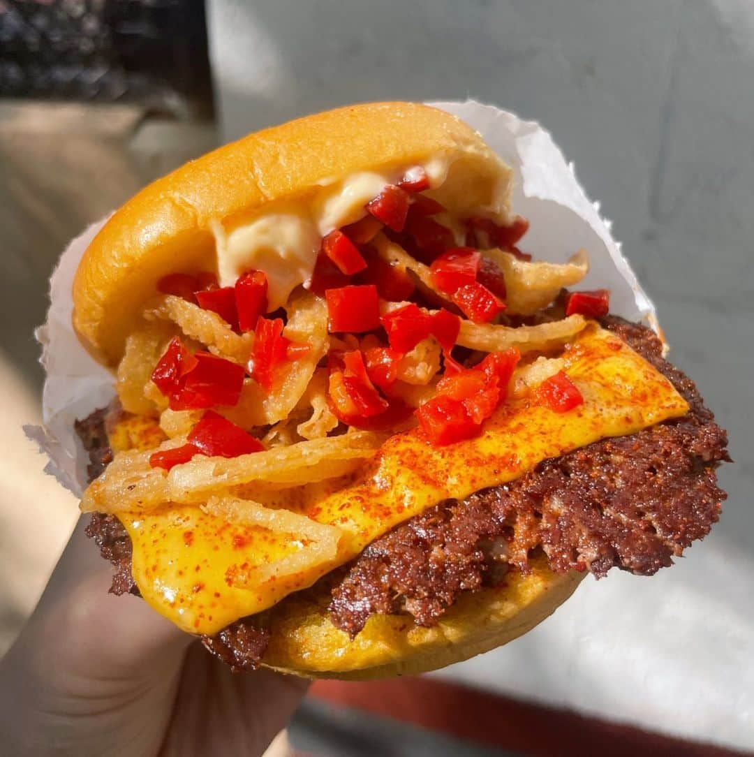 SHAKE SHACKのインスタグラム：「Celebrating #nationalcheeseburger day five different ways 🍔 Which are you choosing?  📸 2: fooddujour  📸 3 and 5: dccheapeats  📸 4: foodjunkiesnyc」