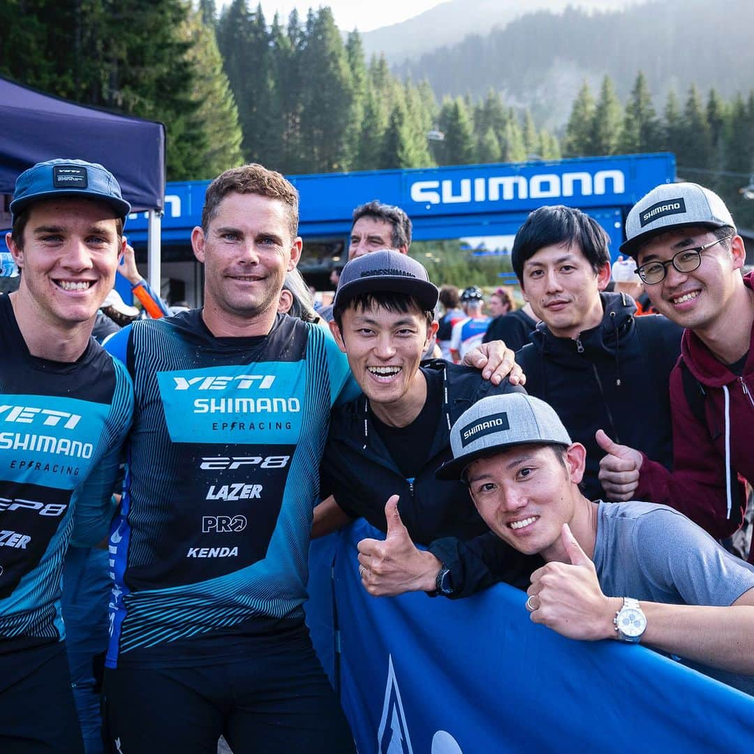 Shimanoさんのインスタグラム写真 - (ShimanoInstagram)「Spectacular scenes in Châtel as the @uci_mtbworldseries EDR 2023 came to a close in the Haute-Savoie forests. In the end, @morganecharre from the @pivotfactoryracing team came in first place by the narrowest of margins, even after seven stages of racing! A big congrats to both on a brilliant battle. @richie_rude1 went full boss mode to bring home the overall UCI Enduro World Cup title for the Men’s section. Jaw-dropping brilliance with a touch of XTR magic.   #ShimanoMTB #MakeYourMark 📸 @kikeabelleiraphoto」9月19日 0時12分 - rideshimano