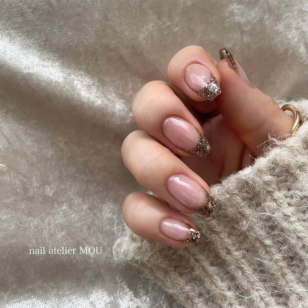 yumemiのインスタグラム：「ネイルを秋仕様に変えました🍂  いつきさん　@laau_nail のインスタLIVE見てすぐにやりたくなった foil leopardとラメフレンチをアシメに！！！！！  コッパー持ってなかったから ちょっと印象違うし 練習なしの一発本番で自分の爪にしたから柄の配置とかバランスがうまくいってないところもあるけど、、、 なんせ可愛い♡ チップで練習しよ🥺♡  ご予約は @yumemi_nail のプロフィール欄を ご覧ください🙇🏻‍♀️♡  #mynail #秋ネイル #ラメフレンチ #ホイルレオパード #レオパードネイル」