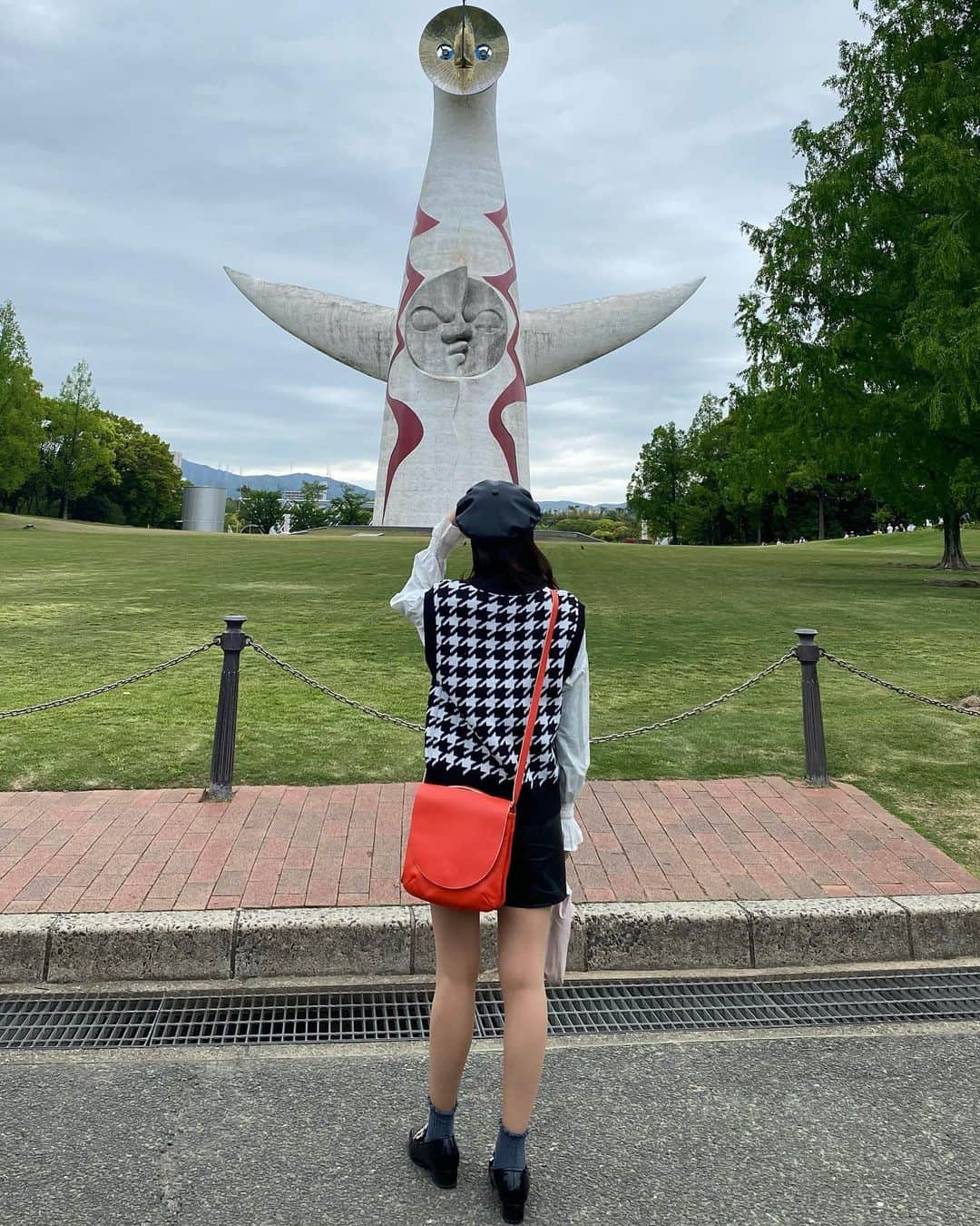 あゆたびさんのインスタグラム写真 - (あゆたびInstagram)「🌞 太陽の塔コレクション‼️  #太陽の塔 #岡本太郎 #岡本太郎ペン #大阪 #万博公園 #大阪万博 #EXPO70 #1970 #とんでもねぇX脚 #태양의탑 #오사카 #엑스포70 #오사카엑스포 #오사카만박공원」9月19日 0時17分 - ayutabi_25