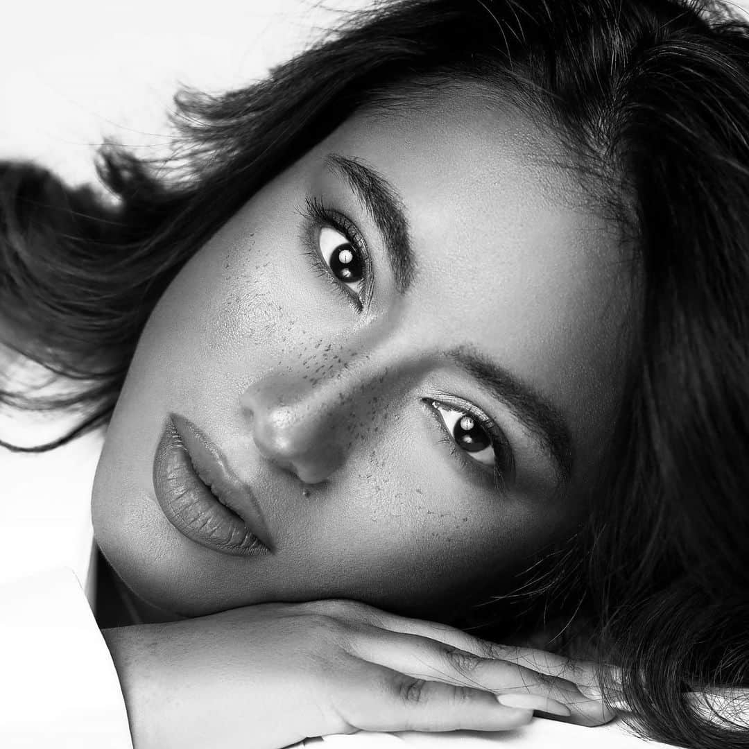 アリー・ブルックのインスタグラム：「My IG broadcast channel saw it first 👀🤗 I have a couple more sneak peeks coming soon...  #GoneToBed out everywhere 9/29. Pre-save it now at the link in my bio.」
