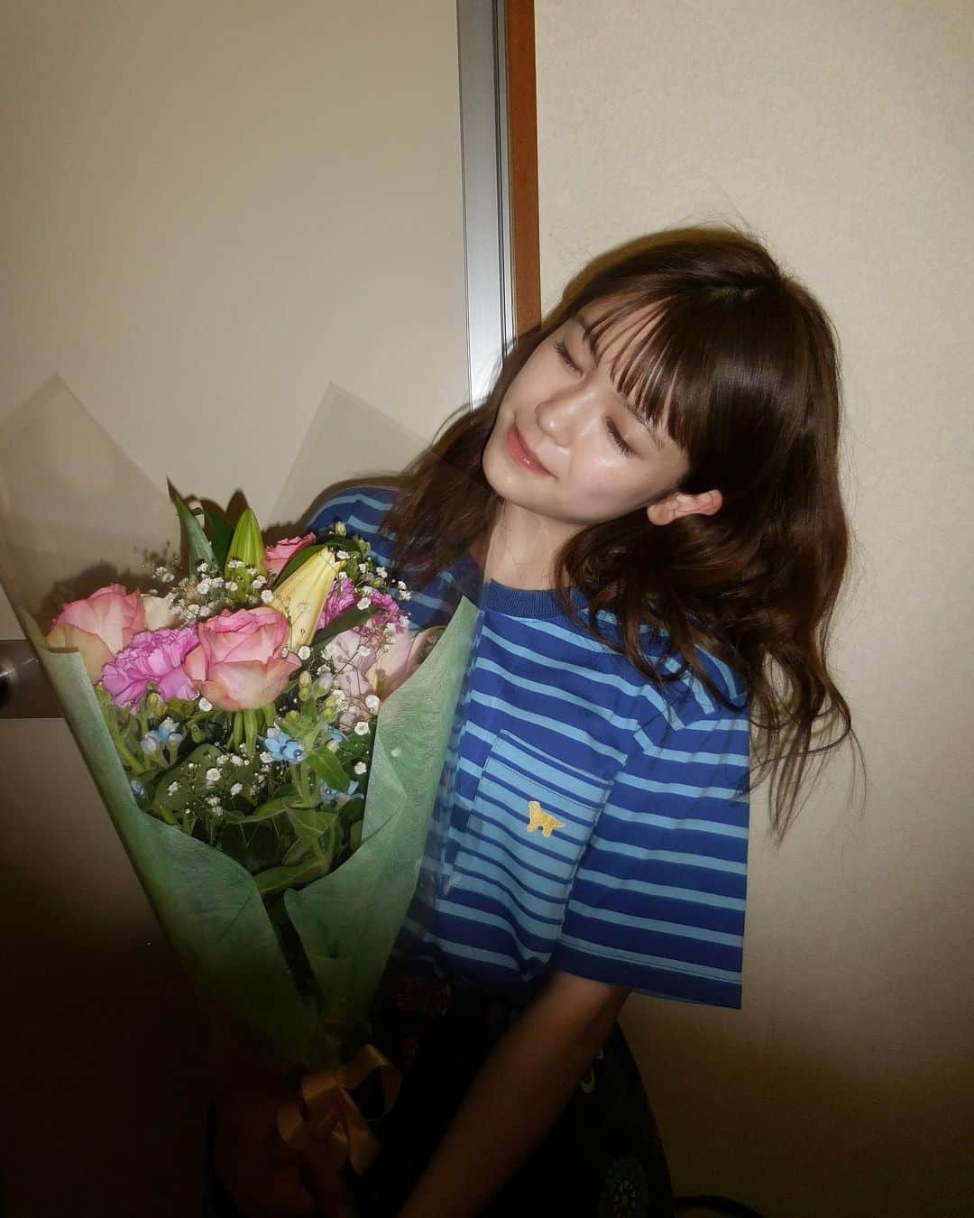 村山優香のインスタグラム：「#カメはじ オールアップ🌷➰ 数ヶ月前なのに 幼く見えます😂 そしてみんなで仲良くケーキを食べました‪^_−♡‬"  #カメラはじめてもいいですか」
