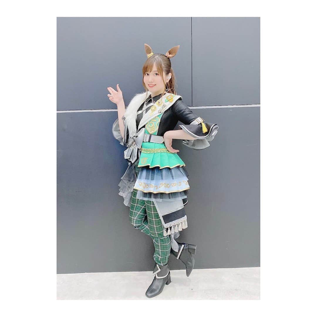 のぐちゆりさんのインスタグラム写真 - (のぐちゆりInstagram)「#ウマ娘5th名古屋d2  ゴールイン！🐎💚  現地でも配信でも、応援してくれた全てのトレーナー！ありがとう☺️  ステージからパーマーのグッズを掲げて応援してくれてるトレーナーをたっくさん発見して、本当に嬉しかったです……🥹 手ぶんぶん振っちゃったよね🫶  そして今回の衣装…なんとパーマーはロングパンツ😳 確かにパーマーは絶対似合うけど私は大丈夫か……？ って不安だったんだけど…… 自分の中で、パーマーだったらブーツインっしょ！！！ってピンときたから自信持って着ました🤟笑 どう？イケてた？😎  前回のWISH公演とはまた違った、たくさんの魅力が詰まったGAZE公演でした！💃 最高の仲間と、トレーナーと！また走り続けられるようにがんばります！🐎  #ウマ娘 #ゲームウマ娘 #メジロパーマー」9月19日 0時27分 - chan_yuyu_ri