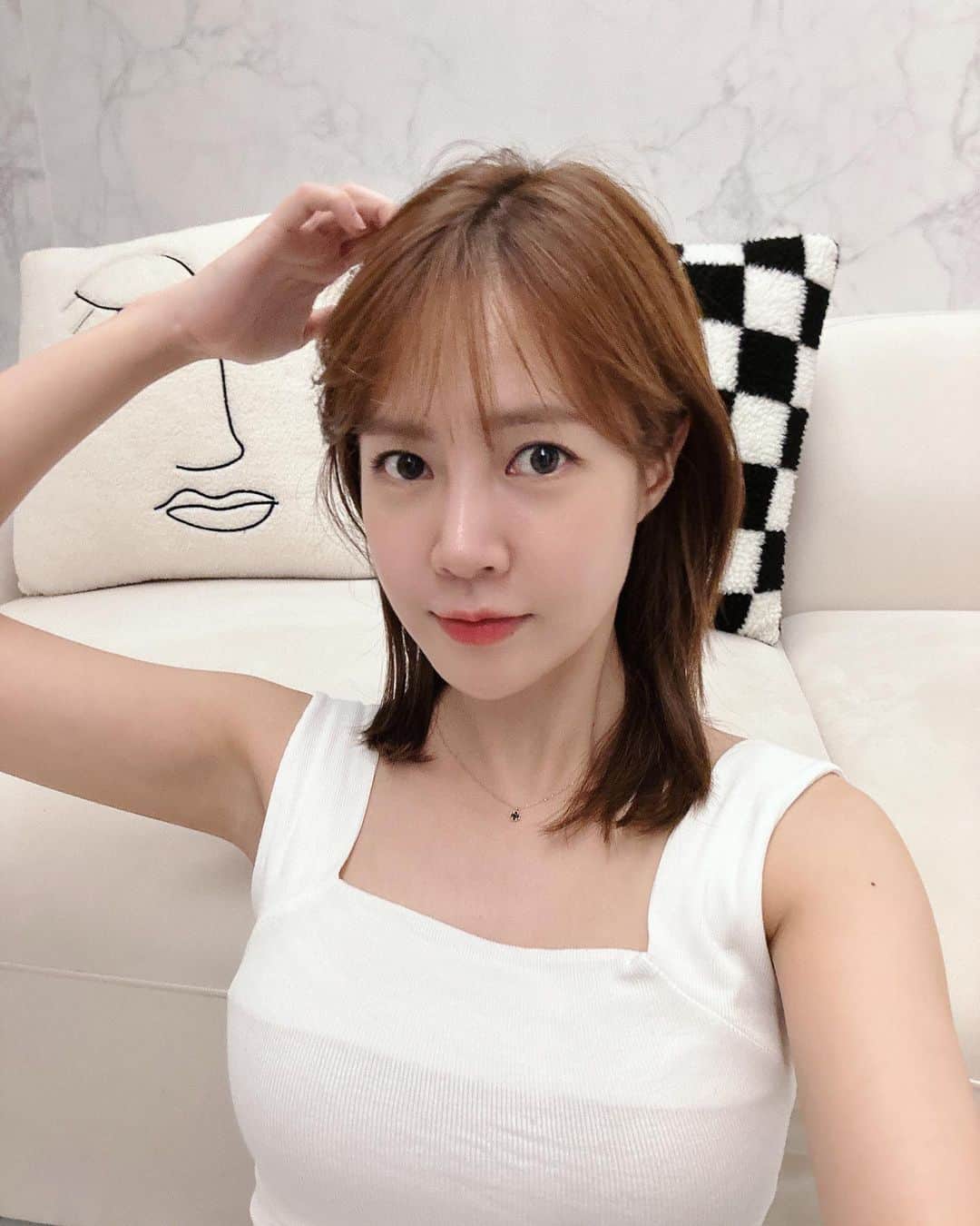 チェ・ユニョンのインスタグラム：「요즘 집순이🤍」