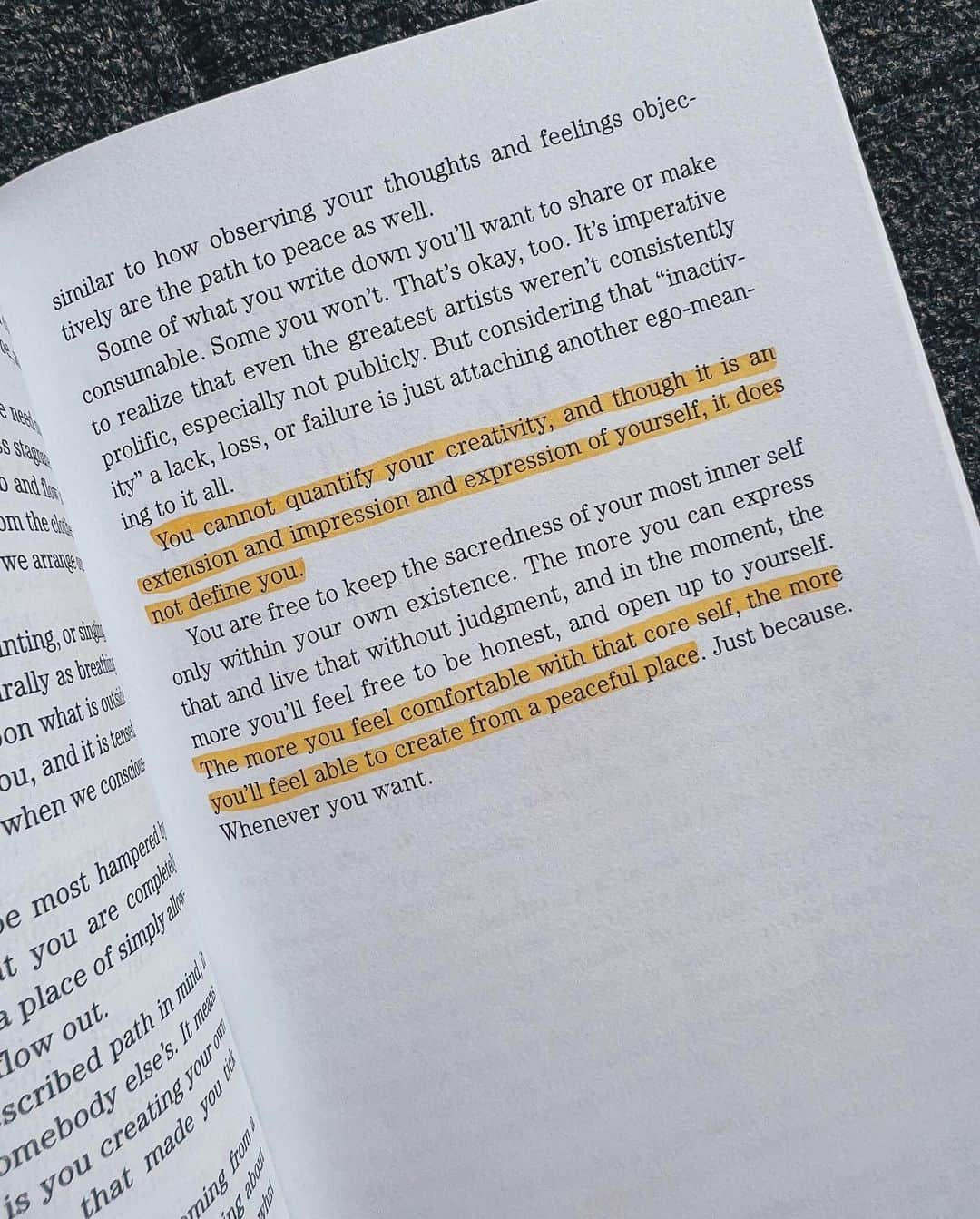 Kalyn Nicholsonさんのインスタグラム写真 - (Kalyn NicholsonInstagram)「Current Sunday club read: 101 Essays That Will Change the Way You Think by Brianna Wiest   Pros: easily digestible, quick chapters, to-the-point takeaways that find their way into my mindset and decision-making for the day.  Cons: less cohesive flow as each chapter is a new essay on a different subject — however, this is really the nature of the book. It’s just not my most preferred style of writing.  Good for: pickup/here and there reading (instead of cover to cover), wanting to refresh your perspective on life and gaining some easy insight and inspiration.   Has anyone else read this? If so, what are your thoughts? If not, what are you reading now?」9月19日 0時32分 - kalynnicholson13