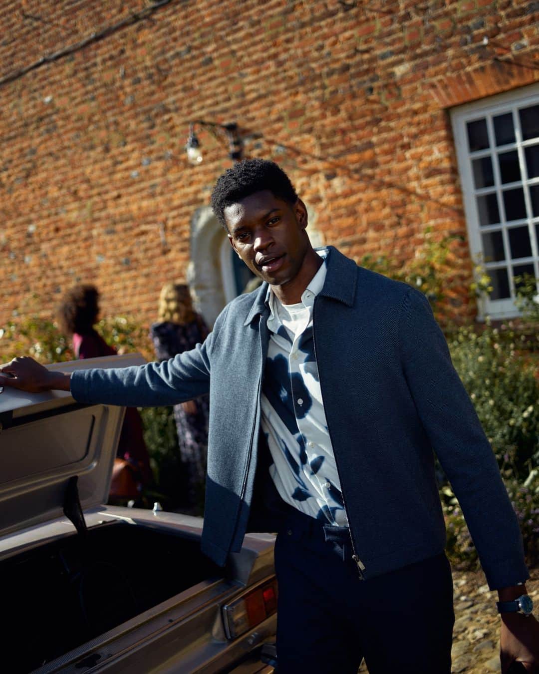 Ted Bakerのインスタグラム：「Unpack our new collection.  #TedBaker #AGrandGoodTime」