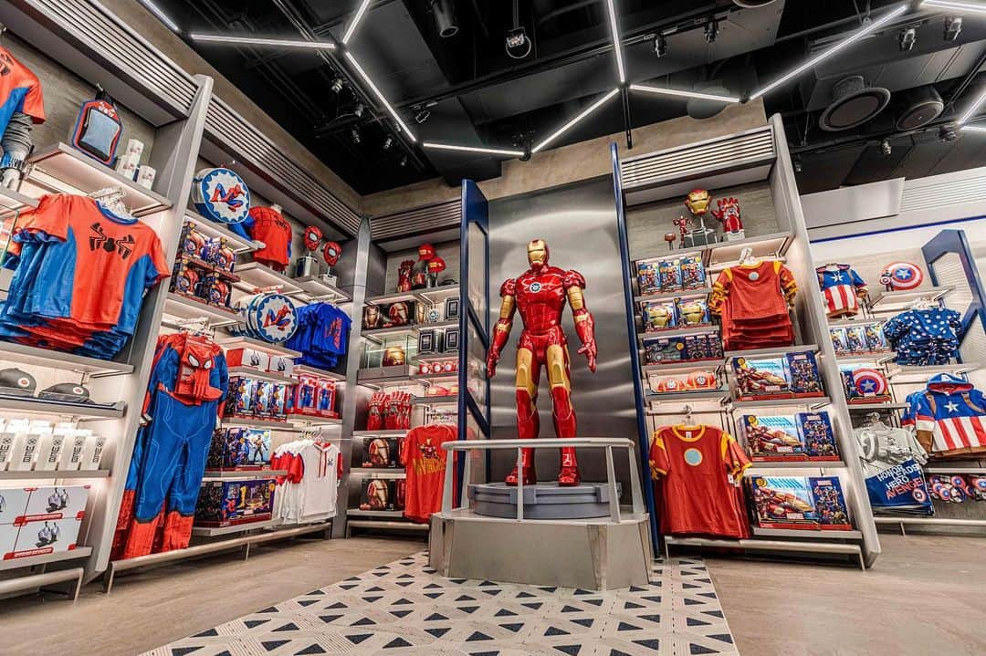 ディズニーランドのインスタグラム：「OH SNAP 👌 Avengers Vault is now open in Avengers Campus at Disney California Adventure park at @Disneyland 🚨 #CaliforniaAdventure #AvengersCampus #Avengers #Disneyland」