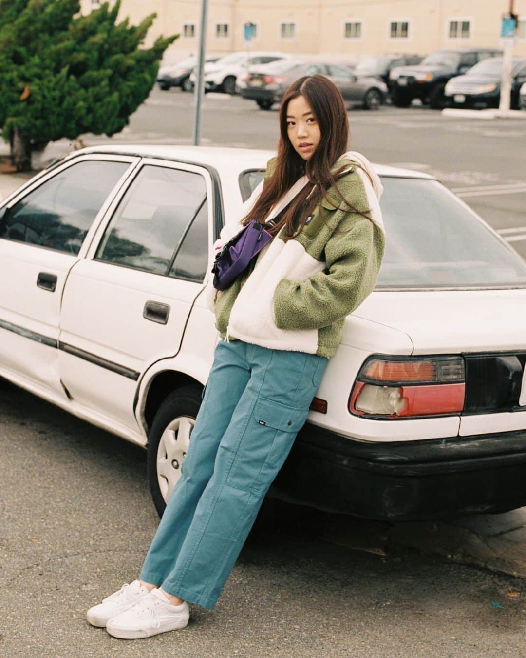 vans girlsさんのインスタグラム写真 - (vans girlsInstagram)「Getting ready for cooler weather ahead in the Avondale Jacket. Available at the link in bio.」9月19日 1時00分 - vansgirls
