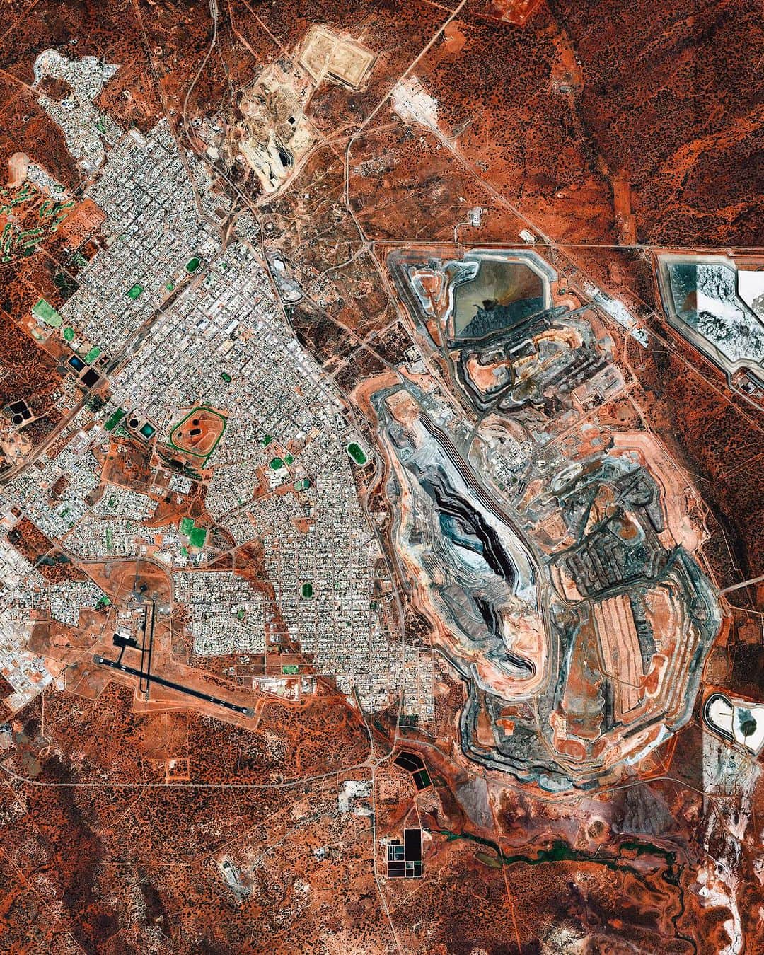 Daily Overviewのインスタグラム：「Kalgoorlie-Boulder is a city in Western Australia, located adjacent to the Fimiston Open Pit gold mine. Founded in 1893 during the Western Australian gold rushes, it lies on the traditional lands of the Wangkatja people and has a population of about 29,000. Fimiston, also called “Super Pit,” is the sixth-deepest open-pit mine in the world, at 1,968 feet (600 m).  Created by @dailyoverview Source imagery: @maxartechnologies」