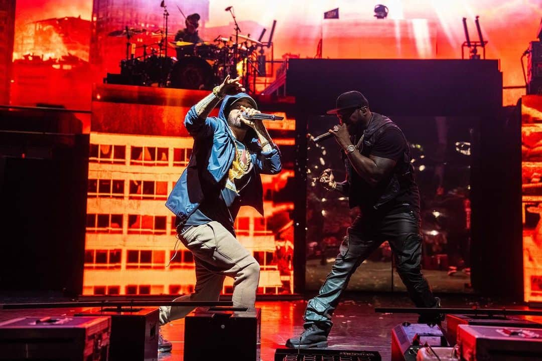 エミネムさんのインスタグラム写真 - (エミネムInstagram)「Had 2 come out with @50cent last night… thanks 4 the love, Detroit!  FINAL LAP TOUR!!!   photo credit: Krewsade」9月19日 0時56分 - eminem