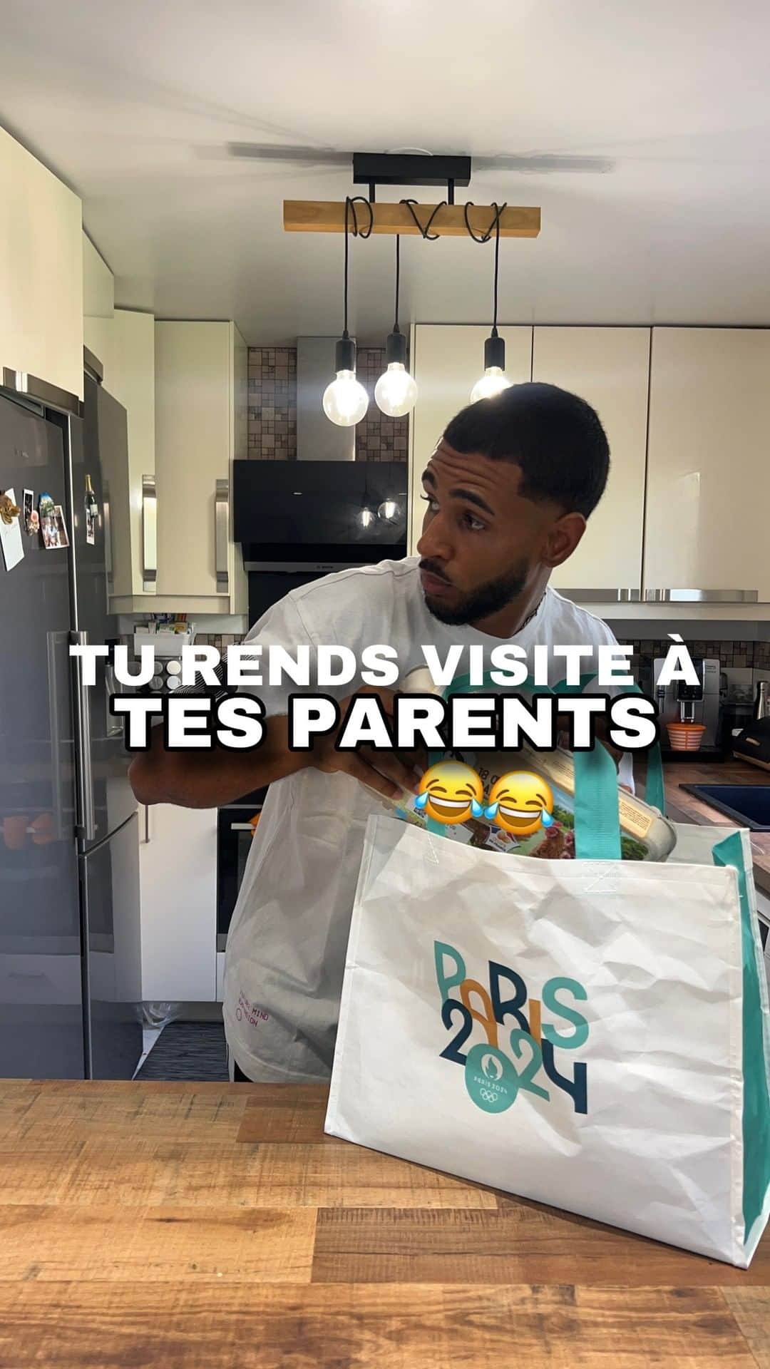 Carrefour Franceのインスタグラム：「Qui fait ça ? 🫣🙋‍♀️  #carrefour #funnyreels」