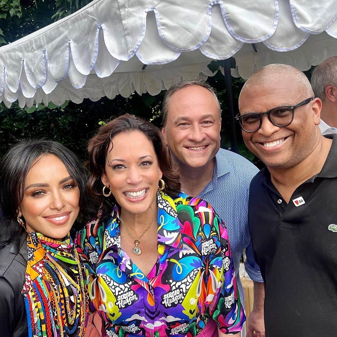 カテリーナ・グレアムのインスタグラム：「So grateful to have joined @VP @kamalaharris and my @recordingacademy family at her residence to celebrate 50 years of Hip Hop! Such a historical moment in time.  @blackmusiccollective」