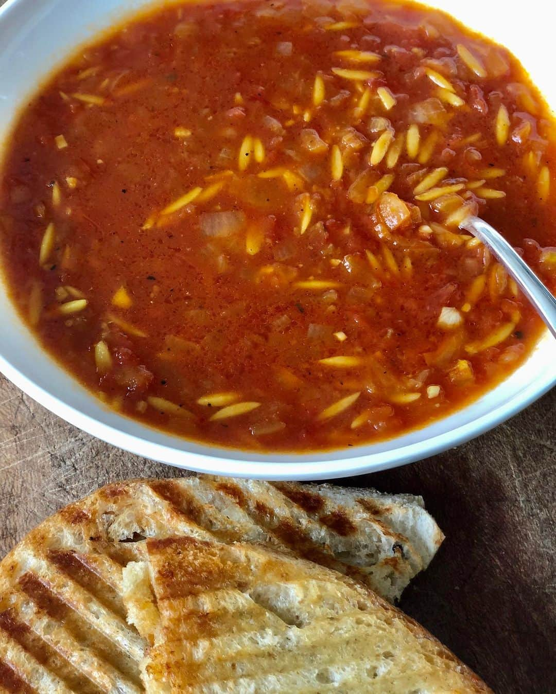 アイナ・ガーテンのインスタグラム：「It’s a rainy day in East Hampton, the temperature is dropping, and it feels like soup weather! Is there anything better than Easy Tomato Soup and a grilled cheese sandwich? Or you can make the soup with Grilled Cheese Croutons instead!  Recipe linked in bio! Barefoot Contessa Foolproof, page 56.」