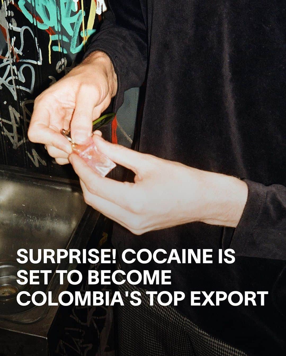 VICEのインスタグラム：「Given how much a bag will set you back, it's a little shocking that cocaine hasn't always been Colombia's most lucrative export – but it's about to be. This week, economists predicted that the drug will overtake oil as the country’s top export.   Why? Oil exports have dropped 30% in the first half of the year, while cocaine exports have consistently risen, according to 'Bloomberg' economist Felipe Hernandez. The Colombian government recently switched their drug war tactics – going after drug traffickers rather than coca farmers – but “that hasn’t prevented production from expanding”, said Hernandez.  On Friday, Colombia’s President Gustavo Petro said cocaine had always been a top export for his country. “Cocaine has been Colombia’s first export product several times, and if not, the second," he wrote on X (formerly Twitter). "The sad reality of oil economies that neglect that production, and not extraction, is the source of wealth. We want a productive Colombia."」