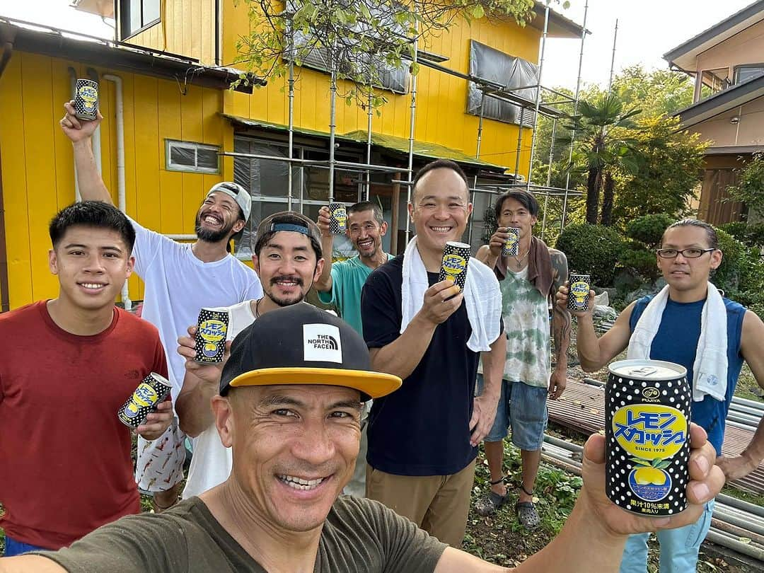 平山ユージのインスタグラム：「幸せの黄色いお家🏠 小鹿野にある我々のBase Camp💛  Happy yellow house🏠 Our base camp in Ogano💛  #幸せの黄色いお家 #kenthechief #ogano #小鹿野町 #ベースキャンプ小鹿野 #tnfjp #ザノースフェイス #neverstopexploring」