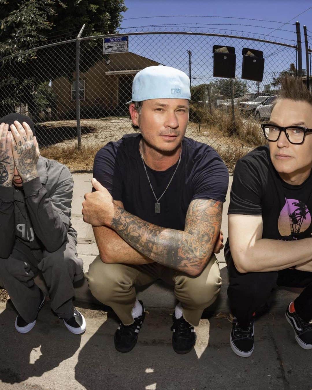 Kerrang!のインスタグラム：「YES! blink-182 announce long-awaited, 17-song album, ONE MORE TIME… 😍 All the info so far at the link in bio! 🔗」