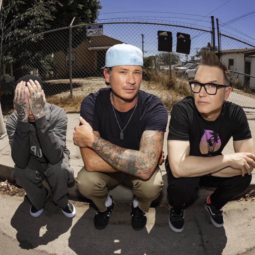 Rock Soundさんのインスタグラム写真 - (Rock SoundInstagram)「Blink-182 have unveiled the details of their new album, ‘One More Time…’, which will be released on October 20. Plus, you can hear the title track later this week.  Get the full tracklist and preorder the album now over at ROCKSOUND.TV, link in bio   #blink182 #poppunk #alternative」9月19日 1時32分 - rocksound