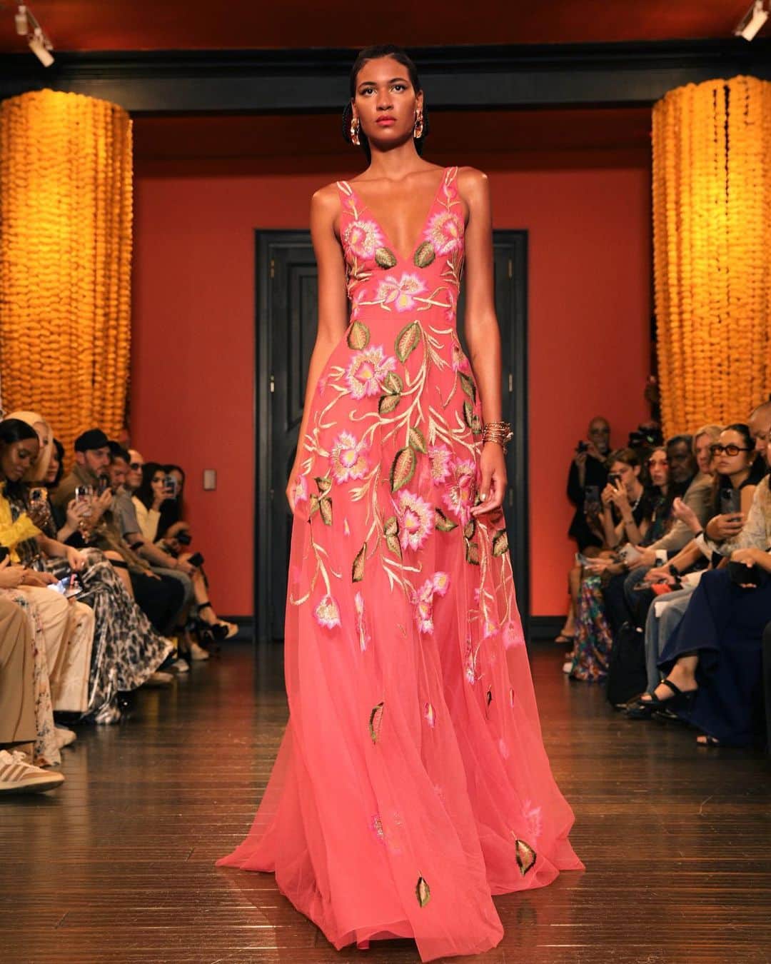 のインスタグラム：「Capturing the idyllic array of blooming peony florals. A heartfelt homage to the colors, culture, and craftsmanship of India. Naeem Khan Spring 2024. “TO INDIA MY LOVE” #NKSpring2024  Photographer @spadestudios2 Production @johnmartinezproductions Stylist @annakatsanis Hair @jonreymanhair @aveda  Makeup @georgisandev Skincare @dalba_global Shoes @alexandrebirman Undergarments @wearcommando  Naeem Khan Spring 2024 collection will be available in stores and online March 2024.」