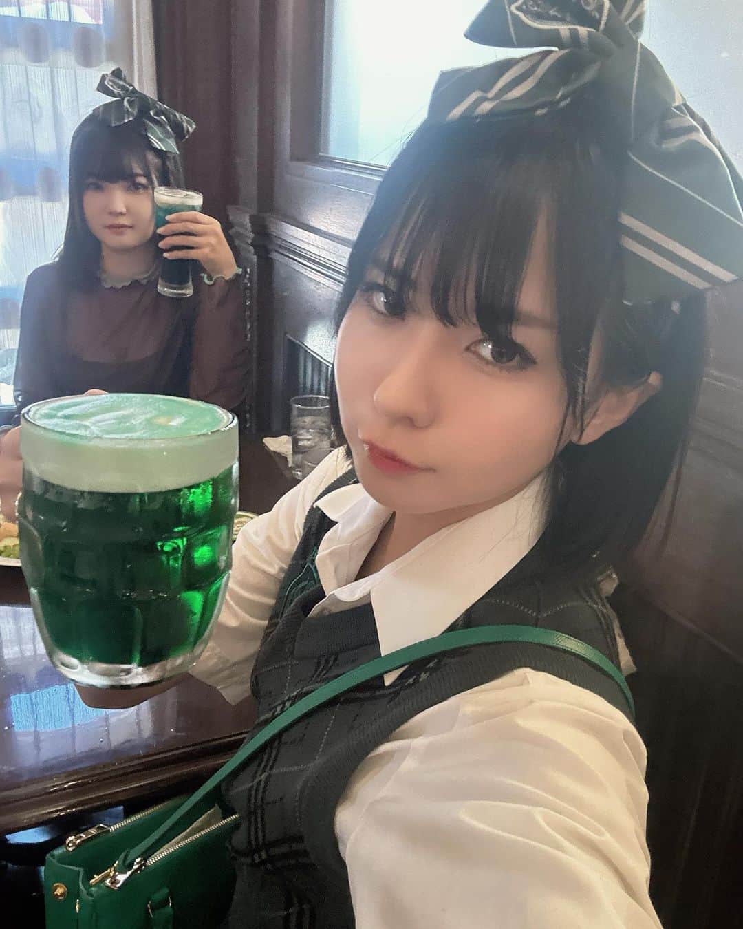 のインスタグラム：「USJのグリーンビール🍺  映えでした💚  初めてUSJでお酒飲めてうれしかった☺️   #selfie #自撮り界隈 #グラドル自画撮り部 #グラビア #gravure #グラビアアイドル #model #cosplayer #cosplay #cosplaygirl #japanesegirl #鳴上なごね #followｍe #いいねください #셀피 #USJ #ユニバーサルスタジオジャパン」
