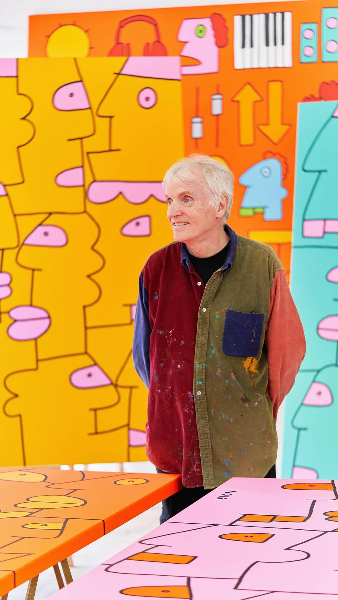 クリスティーズのインスタグラム：「This autumn Christie’s presents Thierry Noir: Techno, an immersive music-inspired installation by the iconic Berlin artist Thierry Noir, organised in collaboration with fabric — London’s legendary nightclub.⁣ ⁣ Just as music is the heartbeat of the German capital, it pulses in every aspect of Noir’s life and work. He sees art as performance, often drawing parallels with the performative characteristic of a musician or a DJ.⁣ ⁣ The colours, lines, energy and rhythm in his paintings mirror the hypnotic sound of techno music. Unveiling new paintings created exclusively for Christie’s over the past year, journey into Noir’s vividly coloured visual universe and be transported to the booming techno scene in Berlin.⁣ ⁣ Thierry Noir (B. 1958), ‘Perfect Light Over The Dancefloor’ (2023). Estimate: £20,000-£30,000. First Open: Post-War and Contemporary Art Online: 3-17 October. Sold to benefit the Girls Rock London charity.⁣ ⁣ 🗓 The public exhibition is open between 28 September and 2 October with free entry at 8 King Street in London.⁣ ⁣ #ThierryNoir @thierrynoir @fabriclondonofficial」