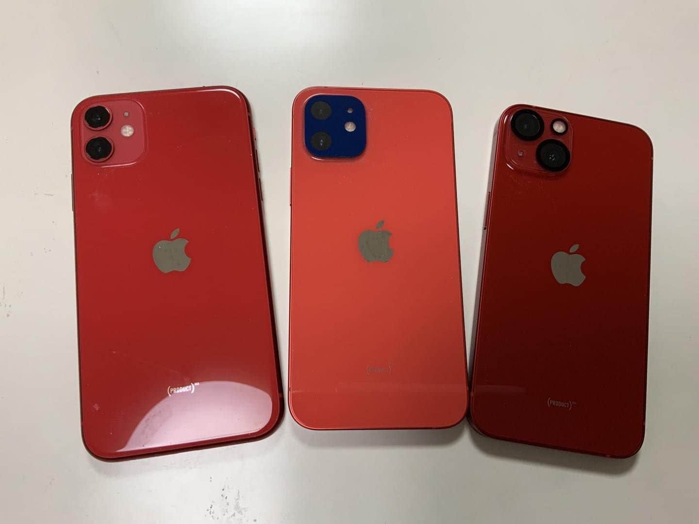 森田繁のインスタグラム：「左からiPhone 11、12、13。 11は退役しsimを抜いた端末。12は2年つかってソフトバンクに返送する。13がこれから2年間のパートナー。 こうして並べると、「RED」の色味がぜんぜんちがう。」