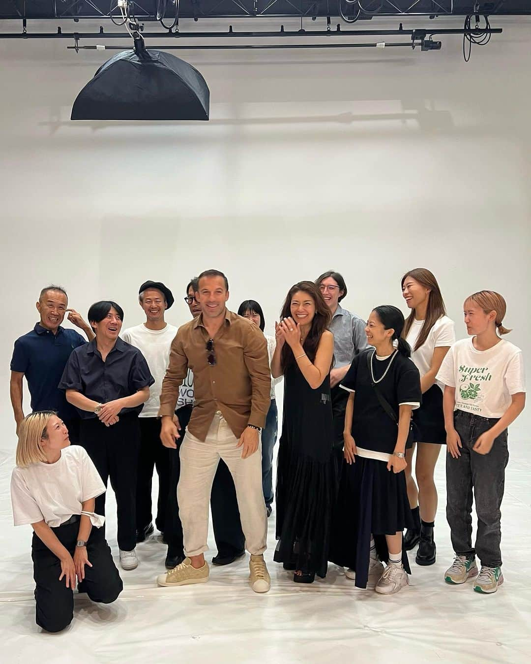 Taki Tanakaさんのインスタグラム写真 - (Taki TanakaInstagram)「#fashionshooting of #N21 w/ @alessandrodelpiero   昨日は朝から#エスクァイア @esquirejapan の撮影がありました。 モデルはサッカー⚽️レジェンド#アレッサンドロデルピエロ さん。  全6ルックすべて @numeroventuno で。さらっと着こなして、とても格好良かった。 インタビューも取ったのですが、素敵なことをたくさん語って下さりました。 「一番大切なことは情熱と、圧倒的な努力。」 スーパースターの口から発せられた言葉は重みが違います。ぐっときました。  10月初旬に公開予定のesquire.com をどうぞお楽しみに！  Photo by @makotonakagawa #巨匠 まこちゃん。  #alessandrodelpiero  #デルピエロ #delpiero  #football  #soccer @iza_official  #izastagram」9月19日 11時23分 - tanakataki