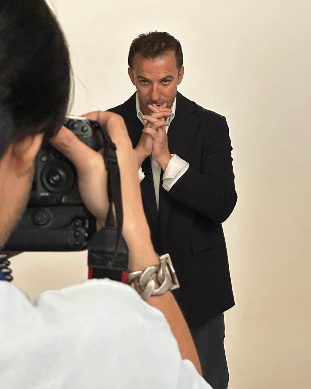 Taki Tanakaさんのインスタグラム写真 - (Taki TanakaInstagram)「#fashionshooting of #N21 w/ @alessandrodelpiero   昨日は朝から#エスクァイア @esquirejapan の撮影がありました。 モデルはサッカー⚽️レジェンド#アレッサンドロデルピエロ さん。  全6ルックすべて @numeroventuno で。さらっと着こなして、とても格好良かった。 インタビューも取ったのですが、素敵なことをたくさん語って下さりました。 「一番大切なことは情熱と、圧倒的な努力。」 スーパースターの口から発せられた言葉は重みが違います。ぐっときました。  10月初旬に公開予定のesquire.com をどうぞお楽しみに！  Photo by @makotonakagawa #巨匠 まこちゃん。  #alessandrodelpiero  #デルピエロ #delpiero  #football  #soccer @iza_official  #izastagram」9月19日 11時23分 - tanakataki