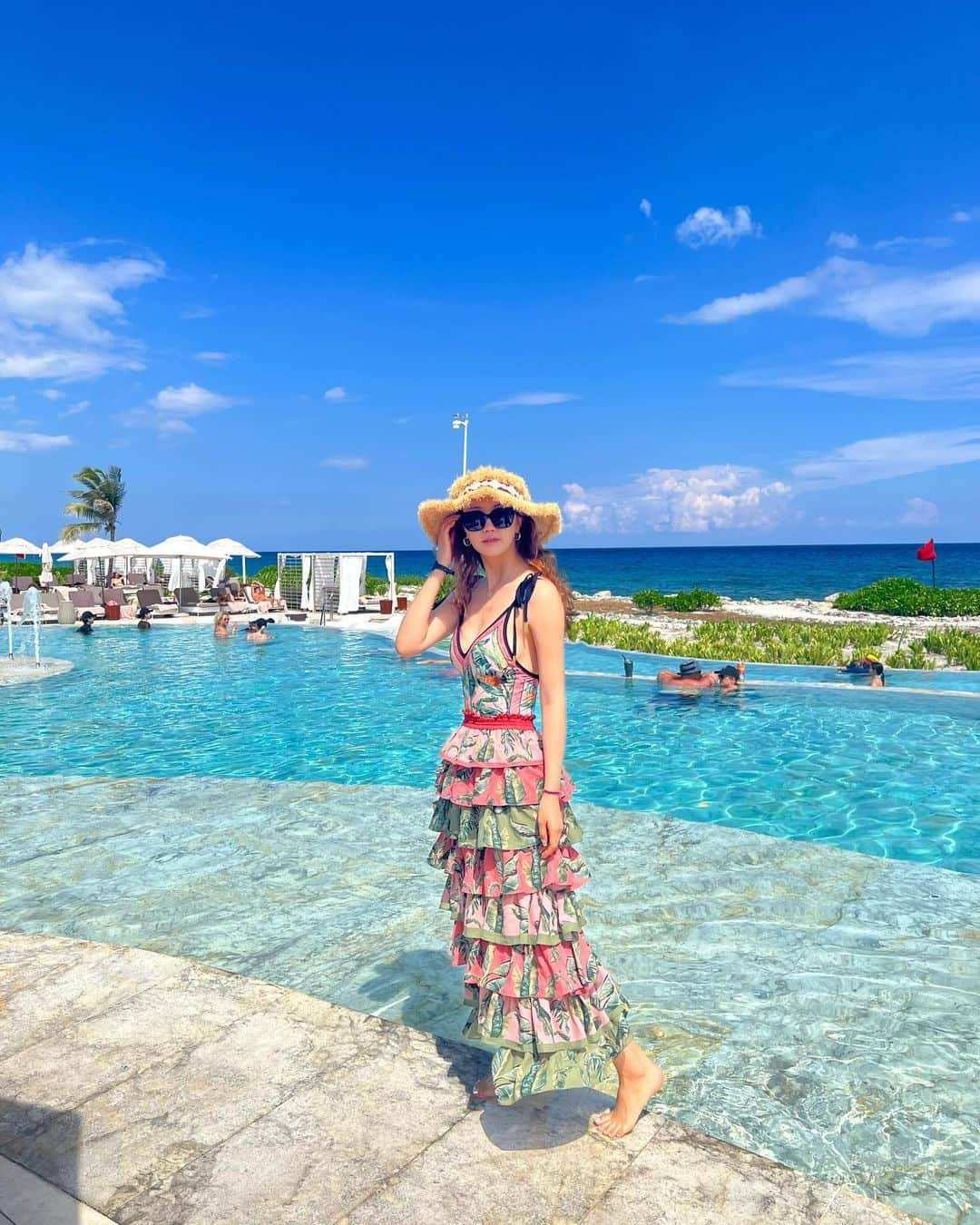 イ・ダヘのインスタグラム：「언젠간 가봐야지 했는데 그게 오늘이라니❣️ #칸쿤 #cancun #trsyucatanhotel #infinitypool」