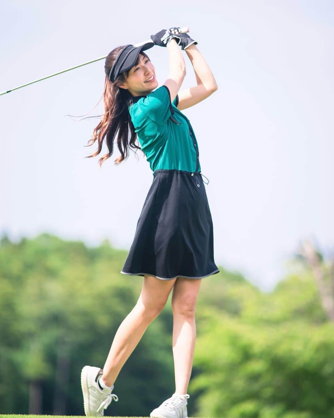 高沢奈苗さんのインスタグラム写真 - (高沢奈苗Instagram)「.  ワンピースのウェアって楽ちんだしかさばらないし良いよね✨  ウェスト部分はゴムで調整できるので、スカートの丈もお好みで調整😃  👗 @lanvin_sport_   💚🖤💚  .  .  #golf #golffashion #lanvinsport #onepiece #ランバンスポール #ゴルフ女子 #大人ゴルフコーデ #ワンピースゴルフウェア」9月19日 11時41分 - nanaetakasawa