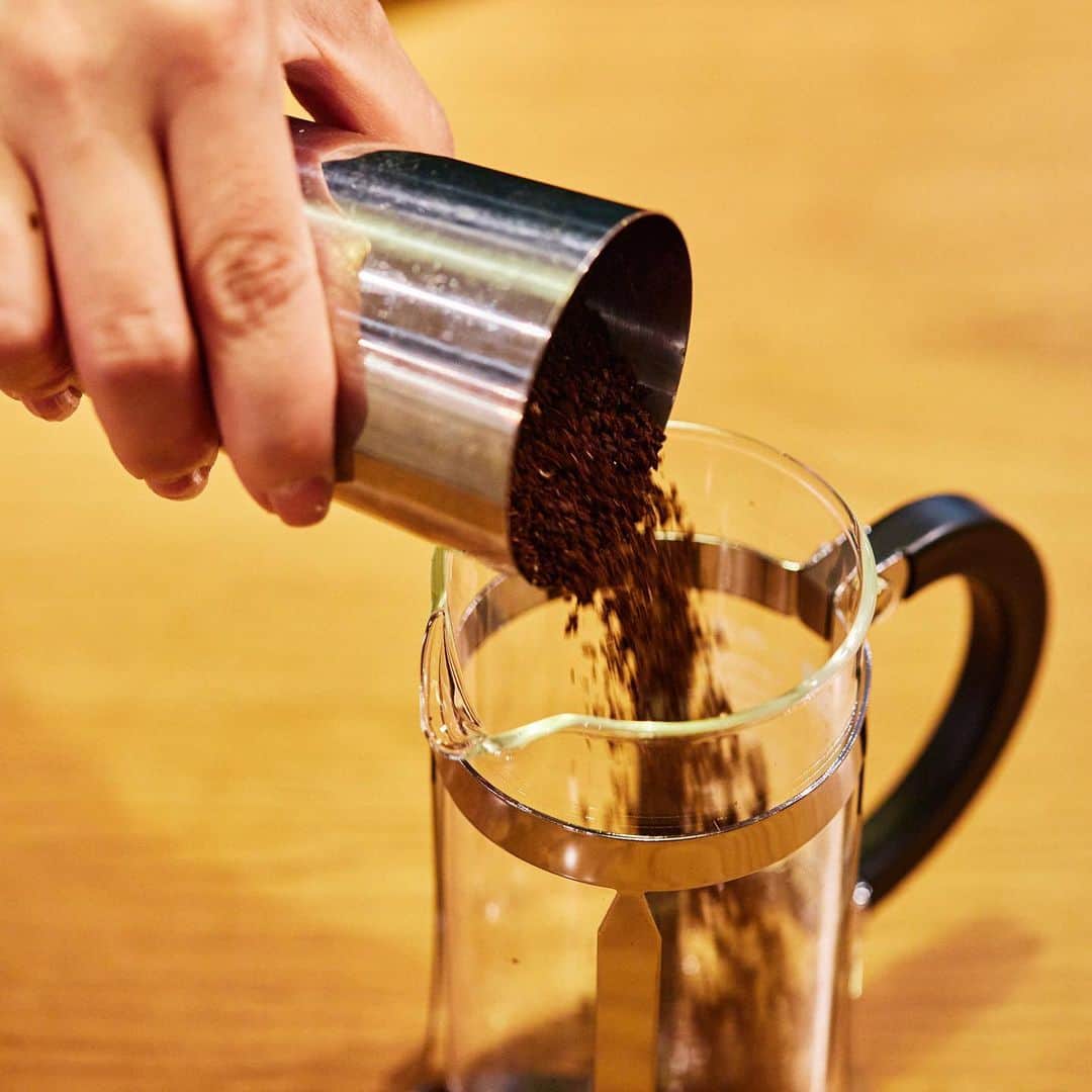 スターバックス JPさんのインスタグラム写真 - (スターバックス JPInstagram)「☕✨ コーヒー豆によって香りも味わいもさまざまな、スターバックスのコーヒー。 お気に入りの一杯を一緒に見つけてみませんか💚  #コーヒープレス サービス ： お店でお取り扱いしているコーヒー豆の中からお好きな豆を選び、お楽しみいただけます😉  #スターバックス」9月19日 12時12分 - starbucks_j