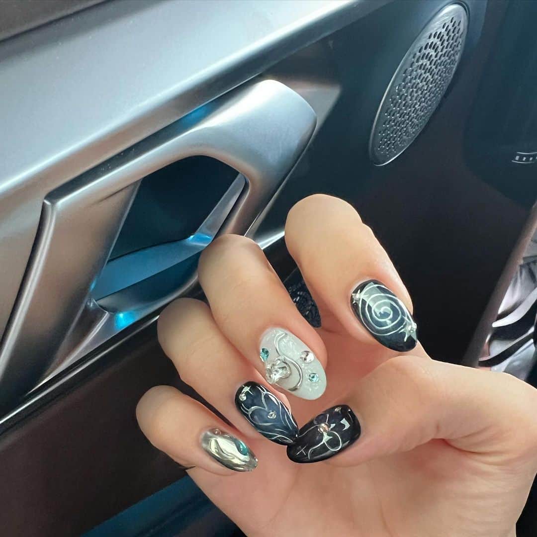 輝生かなでのインスタグラム：「앙🩵  #kanade💅🏽」
